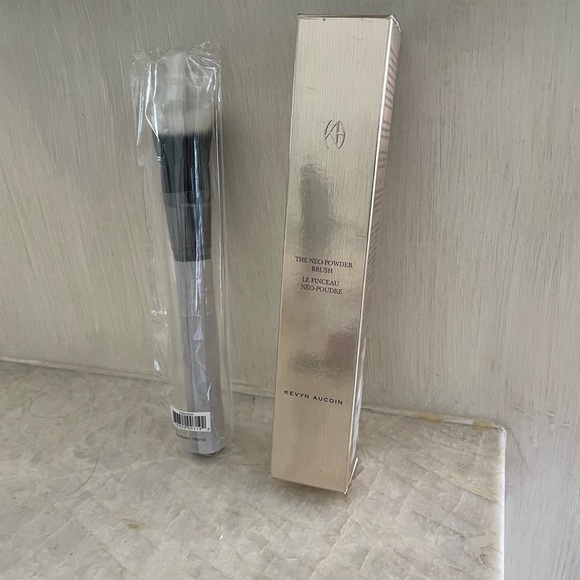 Kevyn Aucoin The Neo Powder Brush - 122-8262 - Picture 4 of 5
